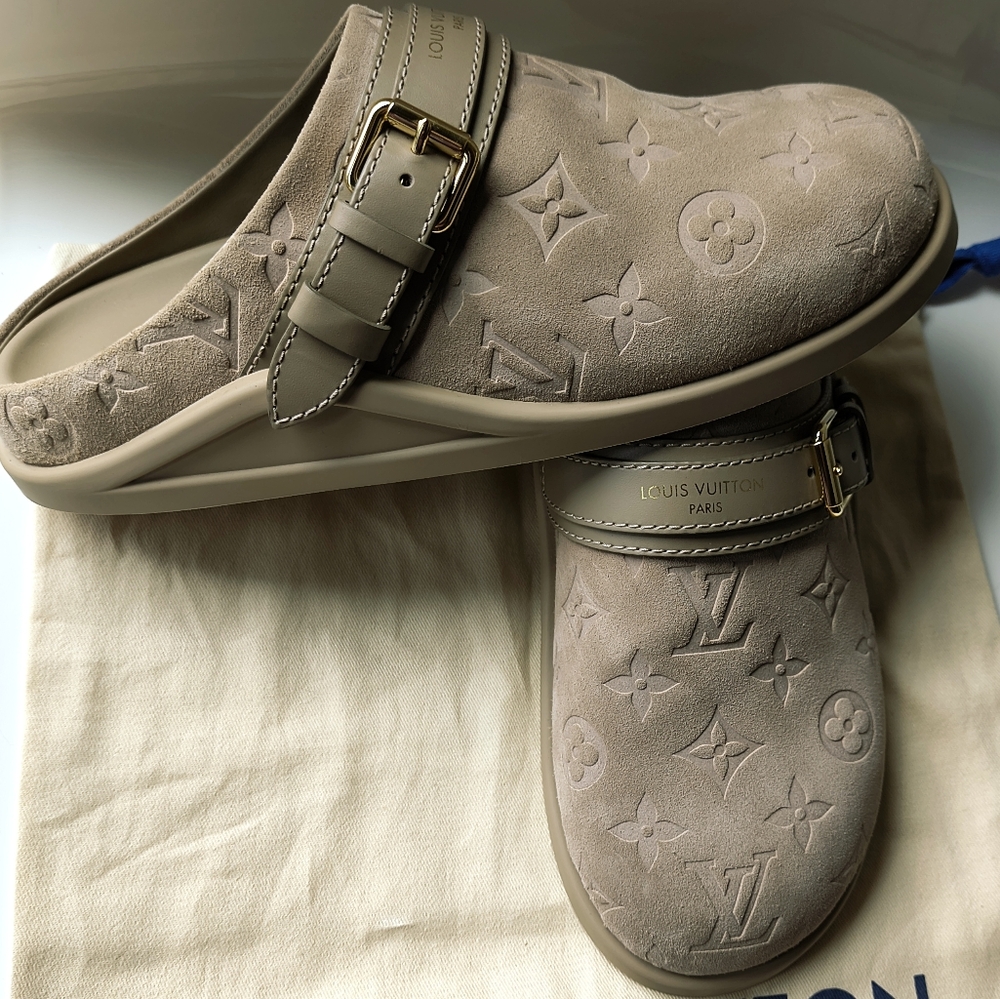 Louis Vuitton Beige Monogram Clogs with Gold Accent - Picture 7 of 7